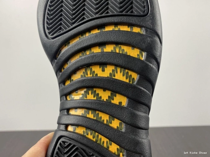 1st Kicks (2013) Taxi Retro 130690-125 Jordan 12 0813